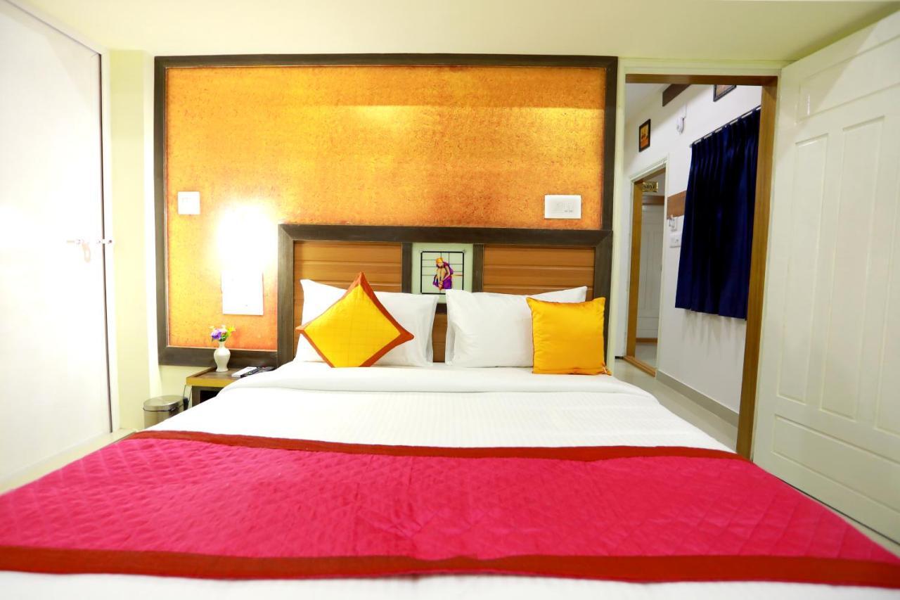 Base9 Cochin Airport Hotel Nedumbassery Eksteriør billede