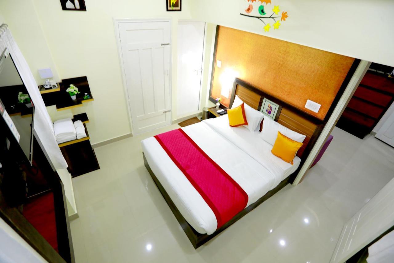 Base9 Cochin Airport Hotel Nedumbassery Eksteriør billede